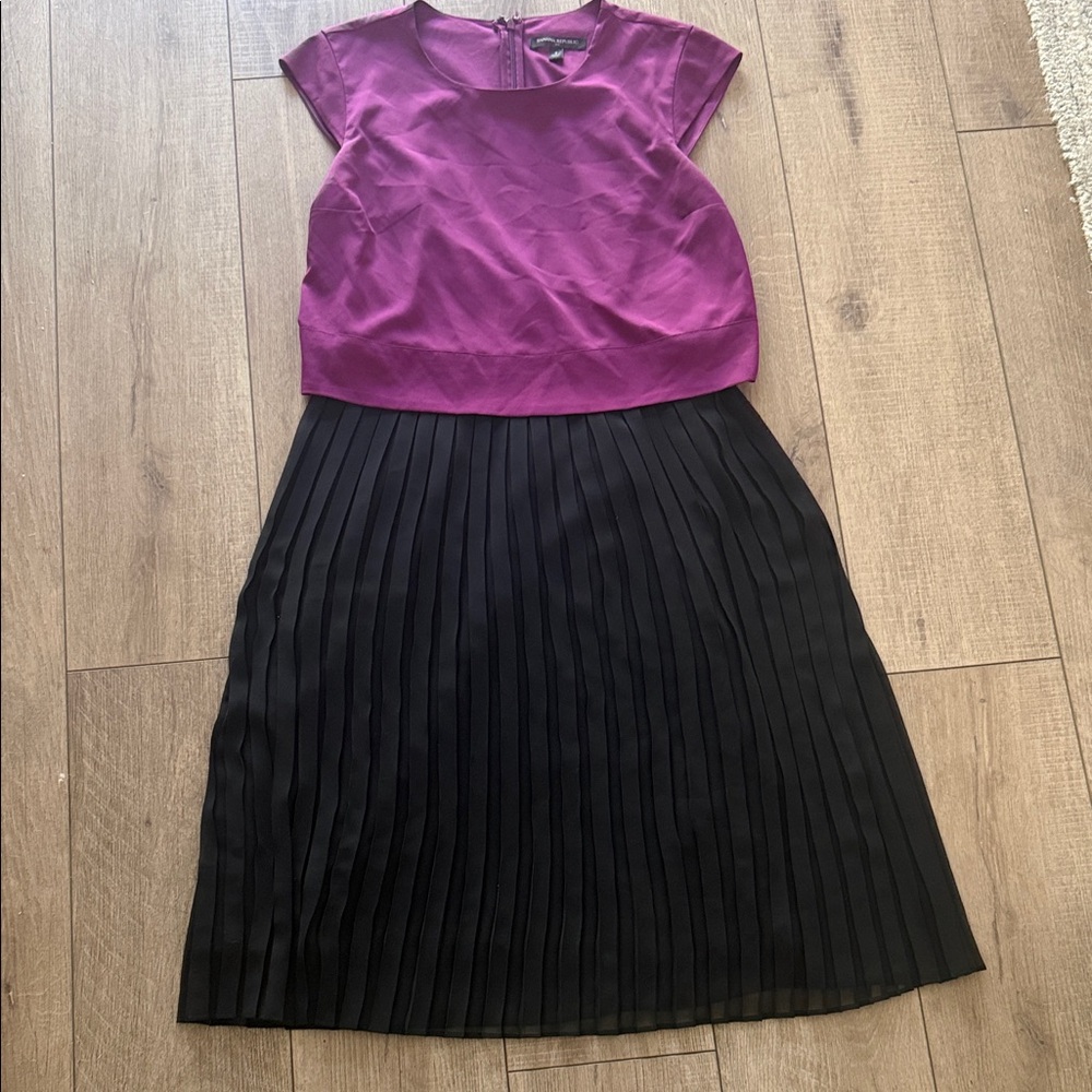 Banana Republic Pink and Black Pleated Dress size 4 midi cap sleeve